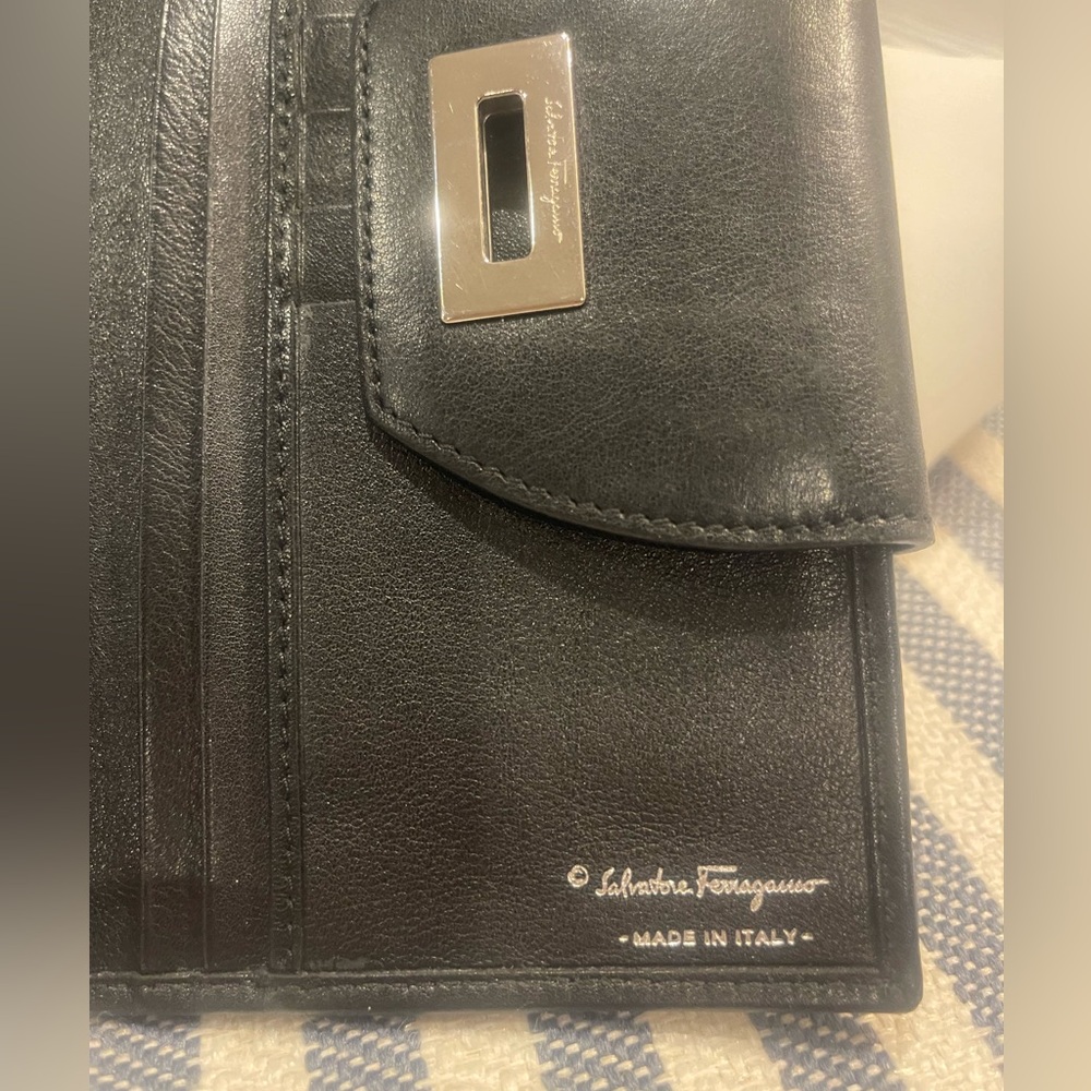 SALVATORE FERRAEGAMO Classic Black Wallet. ๐ค๐ค๐ค - Picture 12 of 12